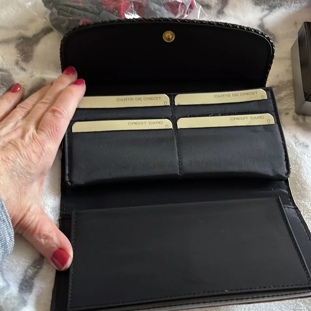 NWOT Vintage Avon tri fold wallet - Picture 2 of 3